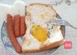 How to make heart-shaped egg toast 5