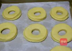 Illustration of how to make bread donuts 6
