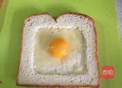 Illustration of how to make egg toast 4
