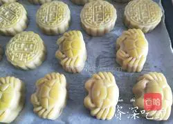 Illustration of how to make crab mooncakes 11