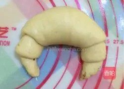 Illustration of how to make whole wheat horn bean paste dinner bag 9