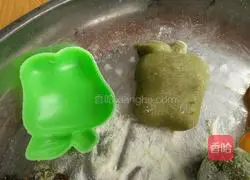 Illustration of how to make children's mooncakes (preserved fruit filling) 8
