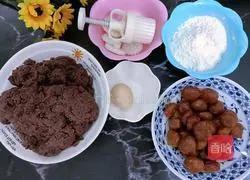 Illustration of how to make egg yolk and bean paste mooncakes 1