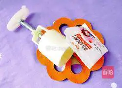 Illustration of how to make dragon fruit snow-skin mooncakes 15