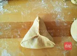 Illustration of how to make a bear bag 10