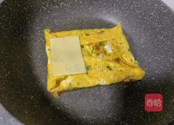 Illustration of how to make toast with eggs 11