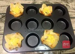 Illustration of how to make cheese salad toast cup 10