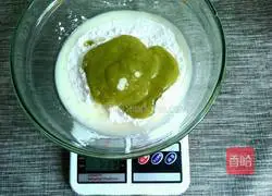 Illustration of how to make cartoon kiwi snow-skin mooncakes 3