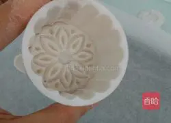 Illustration of how to make fruit-filled mooncakes 10