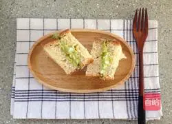 Illustration of how to make avocado bread 4