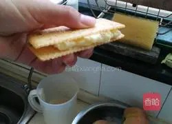 Illustration of how to make slippery sandwich biscuits 5