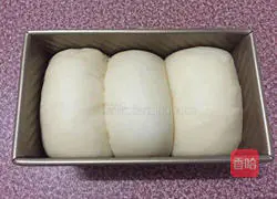 Illustration of how to make raisin toast 14