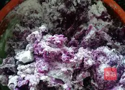 Illustration of how to make purple potato and bean paste mooncakes 2