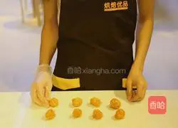 Illustration of different golden mooncake recipes 7