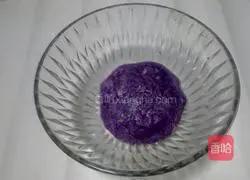 Illustration of how to make romantic purple flower cookies 3