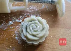 Cantonese bean paste mooncake recipe illustration 13