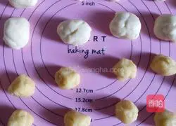 Illustration of how to make puff pastry mooncakes 6