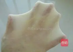 Illustration of how to make chives, bacon, cheese and meat floss bread 4