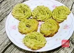 Illustration of how to make green onion biscuits 14