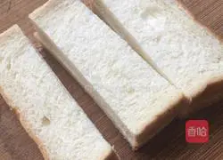 Illustration of how to wrap toast with eggs 1