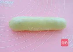 Illustration of how to make chives, bacon, cheese and meat floss bread 11