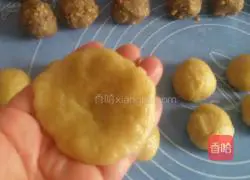 Illustration of how to make the red sesame oil mooncakes 10