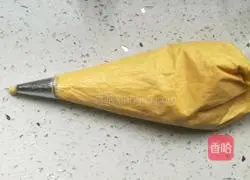 Illustration of how to make egg yolk biscuits 6