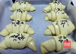 Illustration of how to make meat floss bread 15