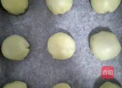Illustration of how to make fresh meat mooncakes 10