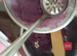 Illustration of how to make purple sweet potato and rose bean paste mooncakes 6