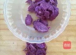 Illustration of how to make banana and purple sweet potato toast rolls 4