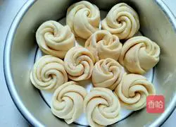 Illustration of how to make rose bread (eight inches) 9