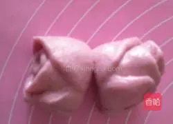 Illustration of how to make dragon fruit rose buns 12