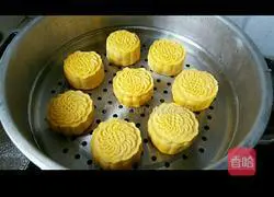 Illustration of how to make pumpkin mooncakes 10