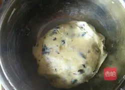 Illustration of how to make raisin biscuits 4