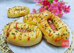 Illustration of making sausage bread 11