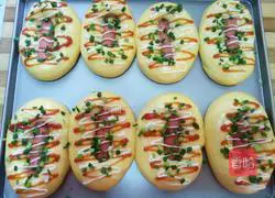 Illustration of making sausage bread 9