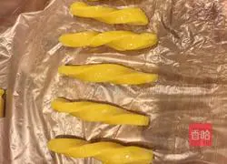 Illustration of how to make braided teething biscuits 4