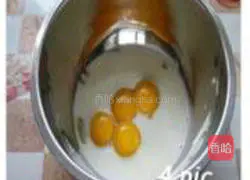 Illustration of how to make chocolate egg rolls 4