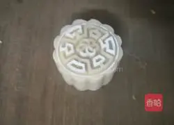 Cantonese-style mooncake (egg yolk and white lotus paste) recipe illustration 14