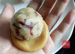 Cranberry Coconut Mooncake Recipe Illustration 10