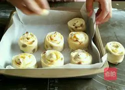 Illustration of how to make sugar orange bread rolls 16