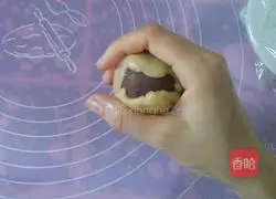 Cantonese bean paste and egg yolk mooncakes recipe illustration 7