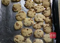 Illustration of how to make red date butter biscuits 8