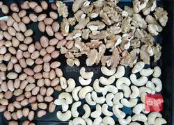 Illustration of how to make five-nut mooncake filling 1