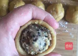 Illustration of how to make five-nut mooncakes 7