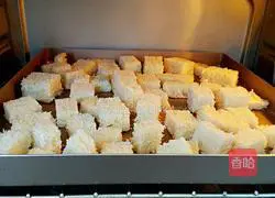 Illustration of making homemade bread crumbs 3