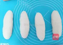 Illustration of how to make hot dog buns 10
