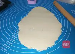 Illustration of how to make KITTY cat biscuits 8