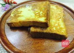 Illustration of how to make toast with egg liquid 1